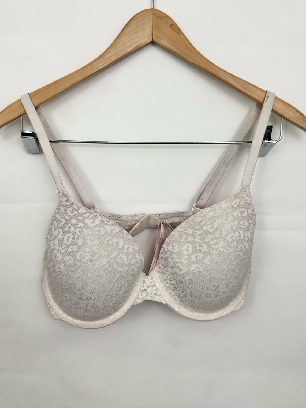 Victoria’s Secret PINK Wear Everywhere t shirt lightly lined bra cheetah 34D